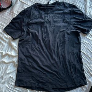 T shirt lululemon never worn